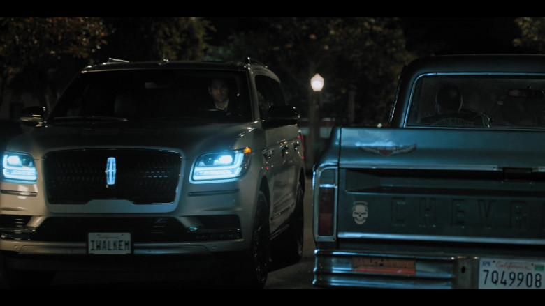 Lincoln Navigator Car in The Lincoln Lawyer S01E07 Lemming Number Seven (9)