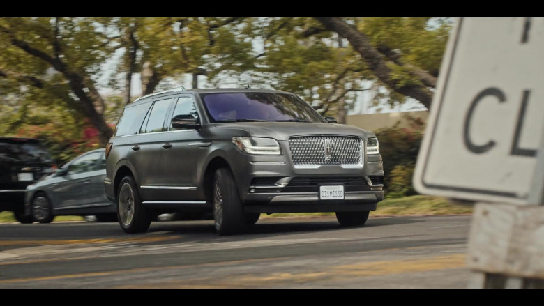 Lincoln Navigator SUV in The Lincoln Lawyer S01E02 The Magic Bullet (1)