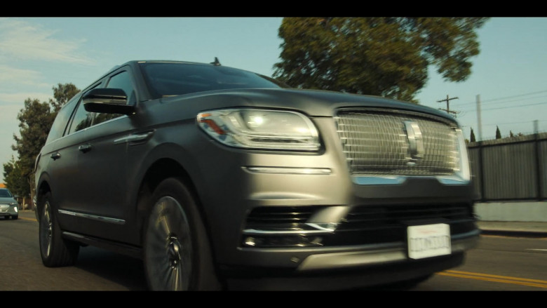 Lincoln Navigator SUV in The Lincoln Lawyer S01E02 The Magic Bullet (2)