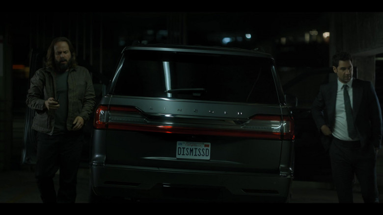 Lincoln Navigator SUV in The Lincoln Lawyer S01E04 Chaos Theory (5)