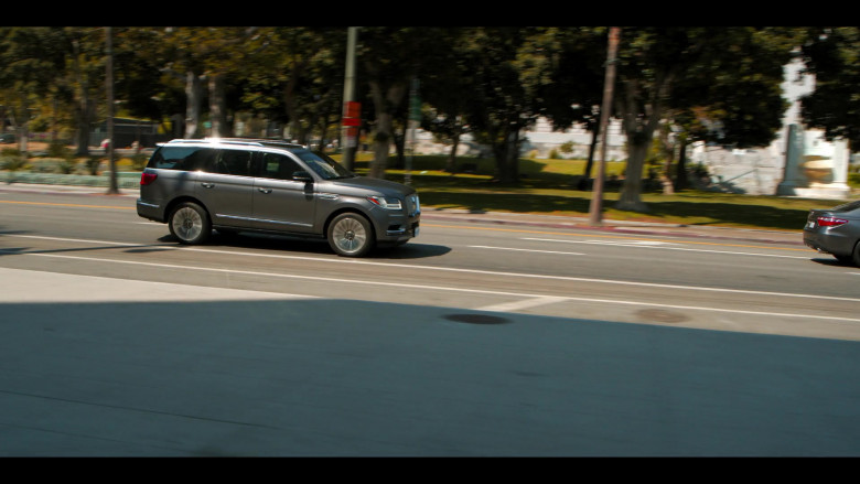 Lincoln Navigator SUV in The Lincoln Lawyer S01E06 Bent (1)