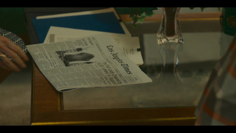 Los Angeles Times Newspaper in The First Lady S01E06 Shout Out (2022)