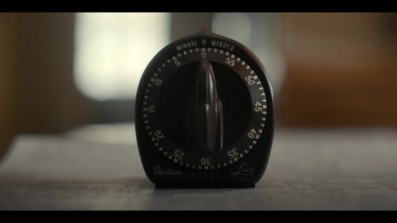 Lux Minute Minder Timer Mechanical in Stranger Things S04E01 Chapter One The Hellfire Club (2022)