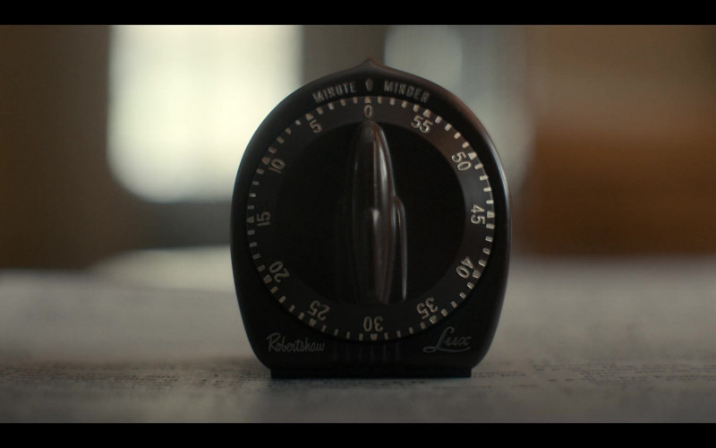 Lux Minute Minder Timer Mechanical in Stranger Things S04E01 Chapter One The Hellfire Club (2022)