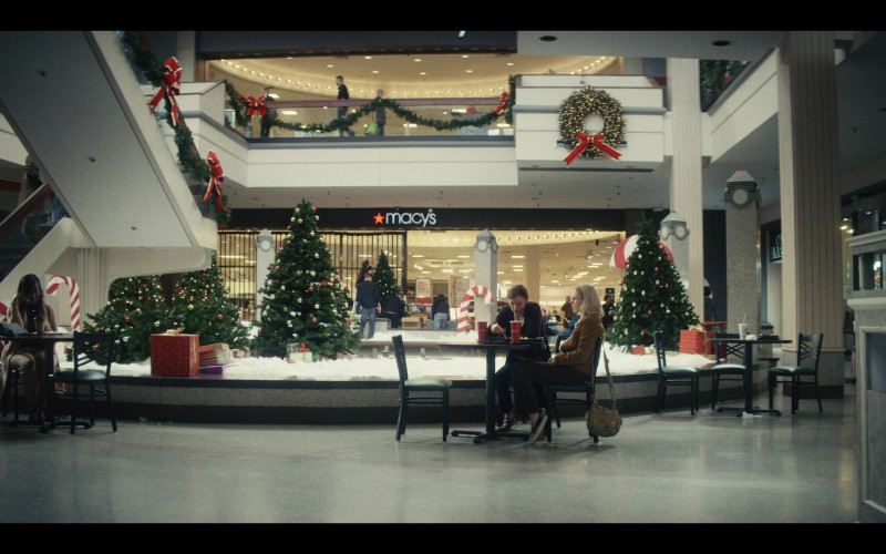 Macy's Store in The Staircase S01E02 "Murder, He Wrote" (2022)