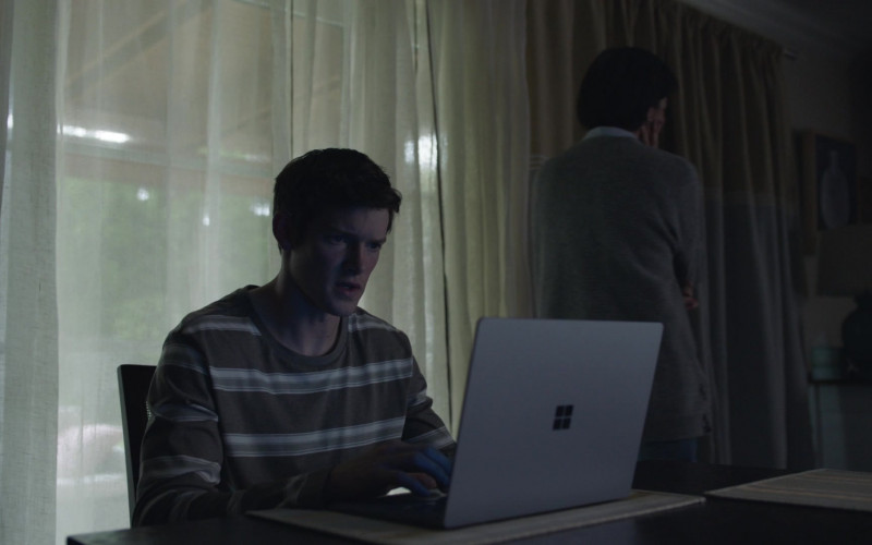 Microsoft Surface Laptop in Barry S03E04 All the Sauces (2022)