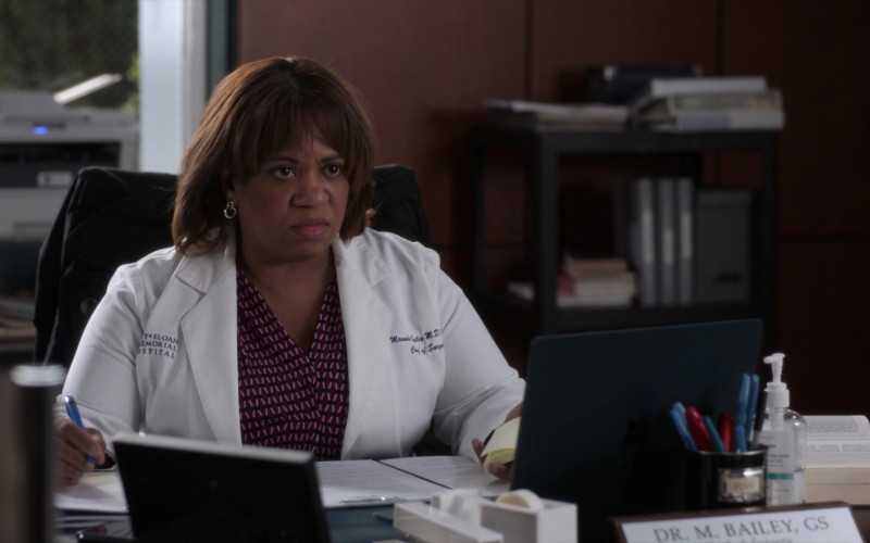 Microsoft Surface Laptop in Grey's Anatomy S18E17 I'll Cover You (1)