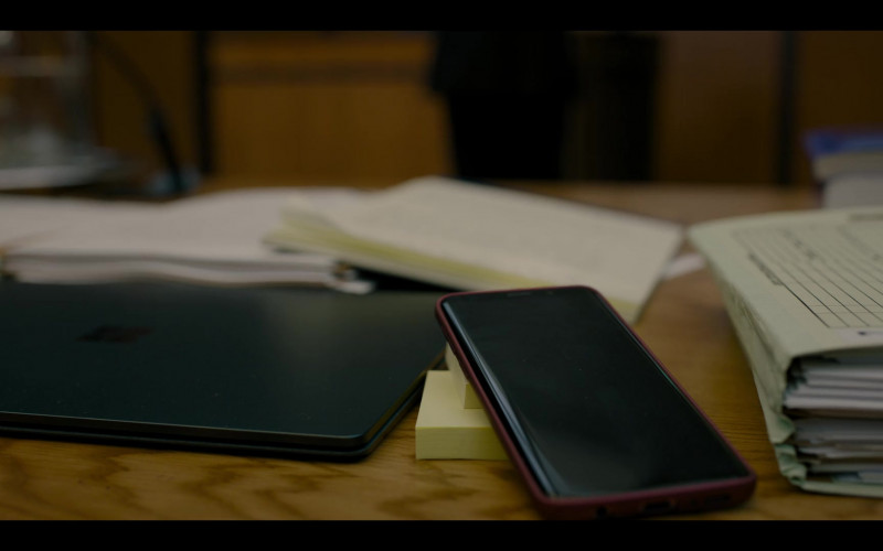 Microsoft Surface Laptop in The Lincoln Lawyer S01E03 Momentum (2022)