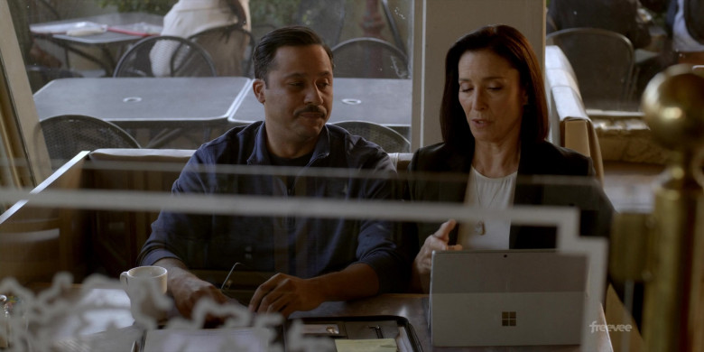 Microsoft Surface Tablet in Bosch Legacy S01E10 AlwaysAll Ways