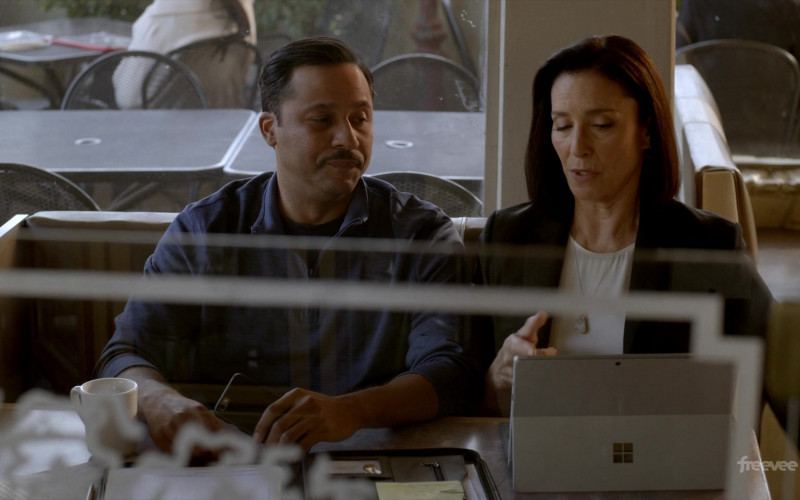 Microsoft Surface Tablet in Bosch Legacy S01E10 AlwaysAll Ways