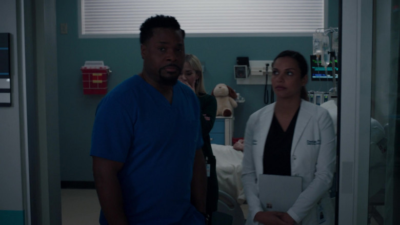 Microsoft Surface Tablet in The Resident S05E22 The Proof Is in the Pudding (2022)