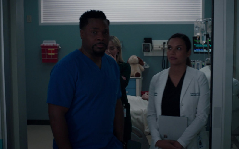 Microsoft Surface Tablet in The Resident S05E22 The Proof Is in the Pudding (2022)