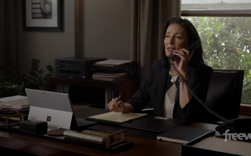 Microsoft Surface Tablet of Mimi Rogers as Honey Chandler in Bosch Legacy S01E01 The Wrong Side of Goodbye (1)