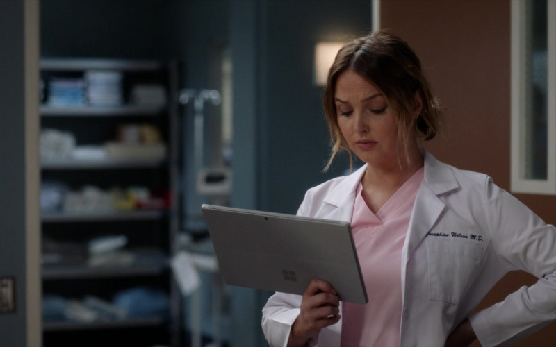 Microsoft Surface Tablets in Grey’s Anatomy S18E17 I’ll Cover You (1)