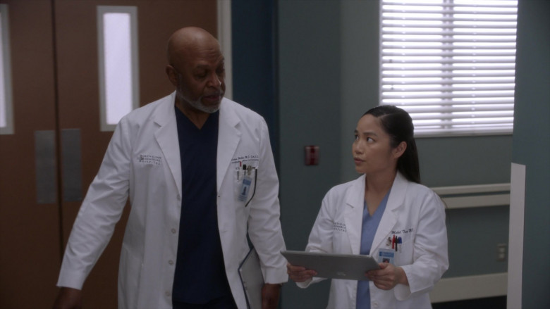 Microsoft Surface Tablets in Grey's Anatomy S18E18 Stronger Than Hate (1)