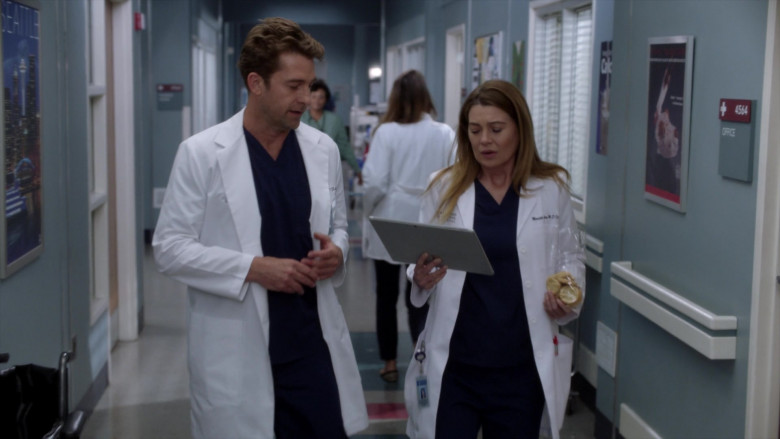 Microsoft Surface Tablets in Grey's Anatomy S18E19 Out for Blood (1)