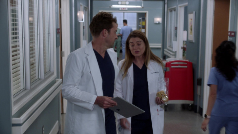 Microsoft Surface Tablets in Grey's Anatomy S18E19 Out for Blood (2)