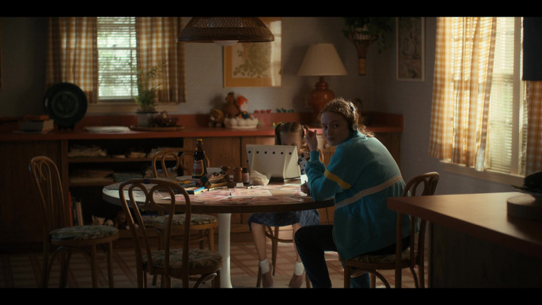 Mrs. Butterworth's Syrup in Stranger Things S04E05 Chapter Five The Nina Project (2022)