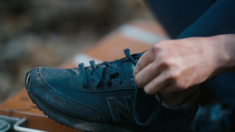 New Balance Women's Sneakers of Reign Edwards as Rachel Reid in The Wilds S02E05 Day 45-16 (2022)