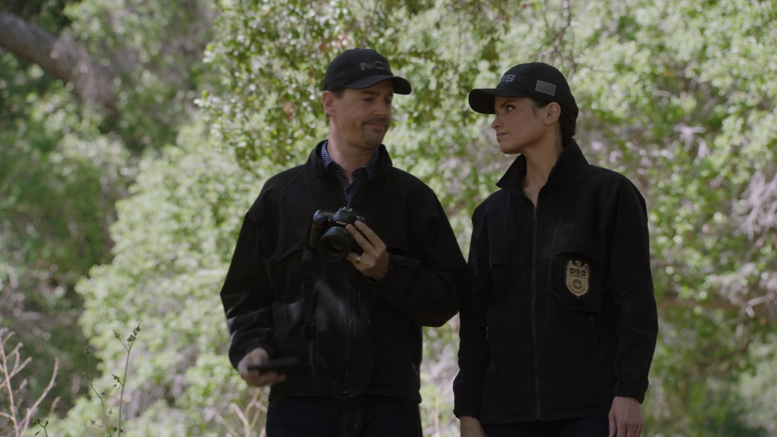 Nikon Cameras In NCIS S19E21 "Birds Of A Feather" (2022)