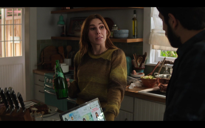 Perrier Water Bottle of Zosia Mamet as Annie Mouradian in The Flight Attendant S02E06 Brothers & Sisters (2022)