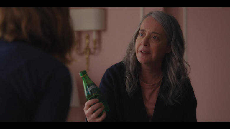 Perrier Water in Hacks S02E06 The Click (2)