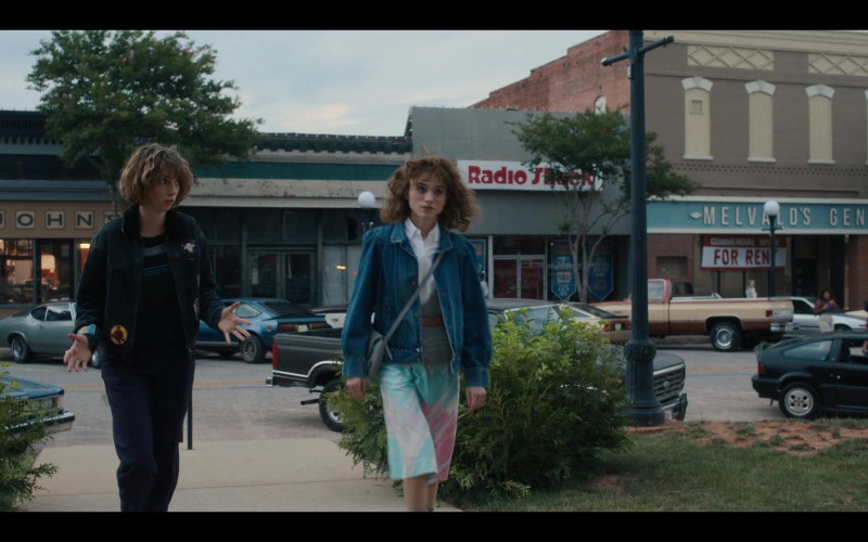 Radio Shack Store in Stranger Things S04E03 Chapter Three The Monster and the Superhero (2022)