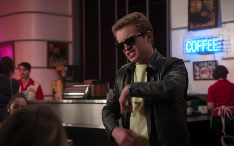 Ray-Ban Men’s Sunglasses of Sean Giambrone as Adam Goldberg in The Goldbergs S09E21 One Exquisite Evening With Madonna (2022)