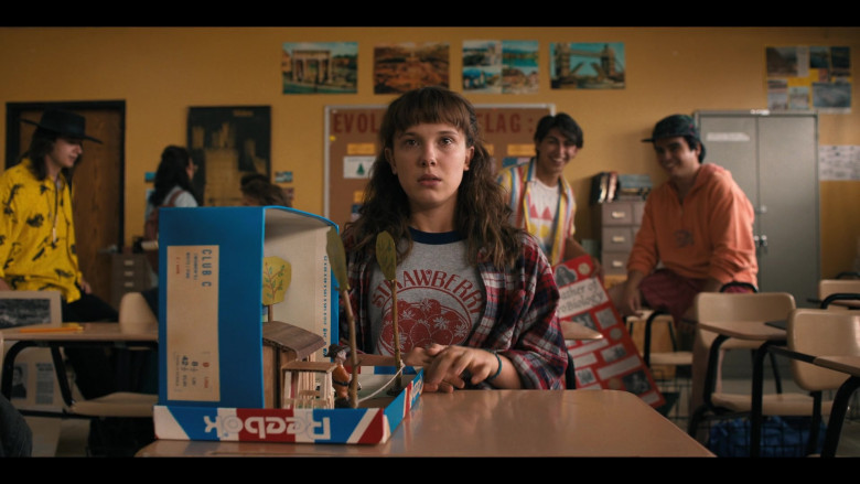 Reebok Shoe Box of Millie Bobby Brown as Eleven in Stranger Things S04E01 Chapter One The Hellfire Club (3)