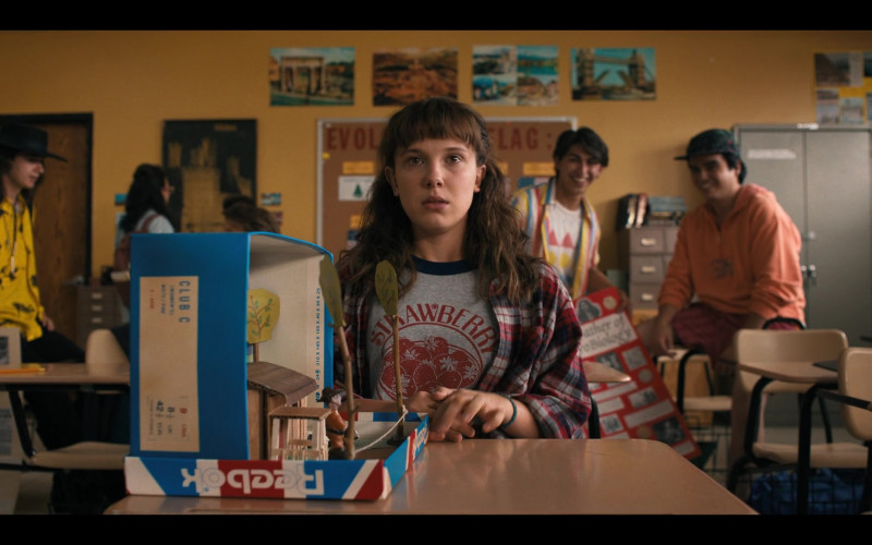 Reebok Shoe Box of Millie Bobby Brown as Eleven in Stranger Things S04E01 Chapter One The Hellfire Club (3)