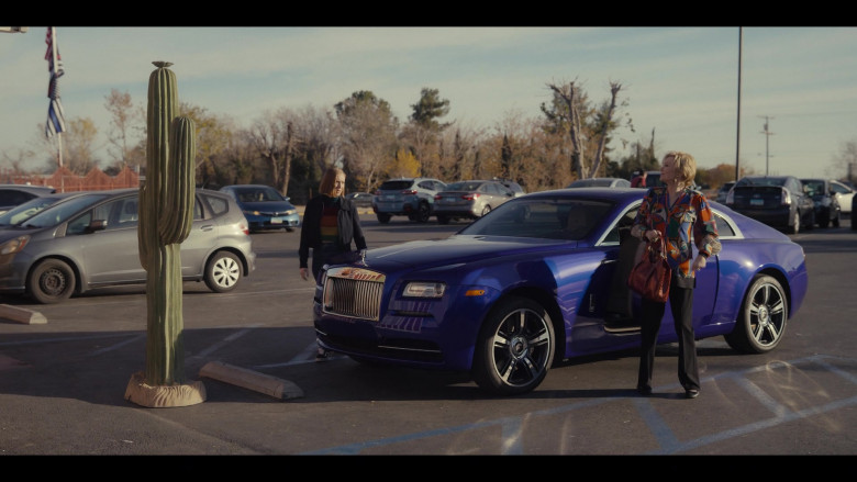 Rolls-Royce Wraith Blue Car in Hacks S02E02 Quid Pro Quo (3)