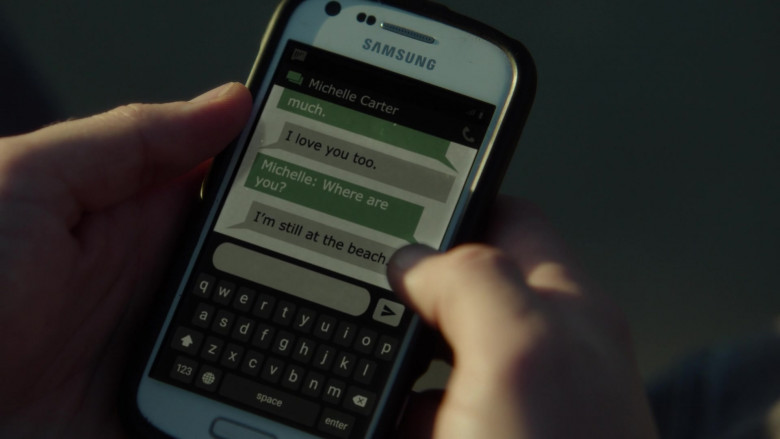 Samsung Galaxy Smartphone in The Girl from Plainville S01E08 Blank Spaces (2022)