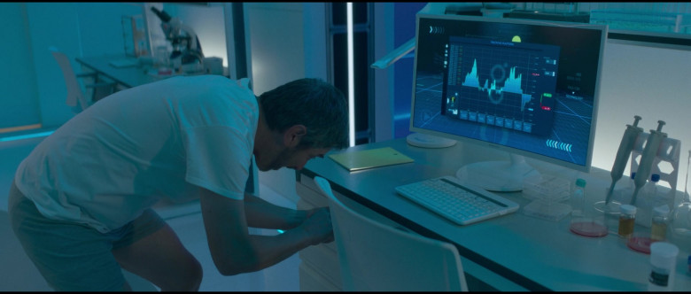 Samsung PC Monitor in Made for Love S02E05 You're Not the First (2022)