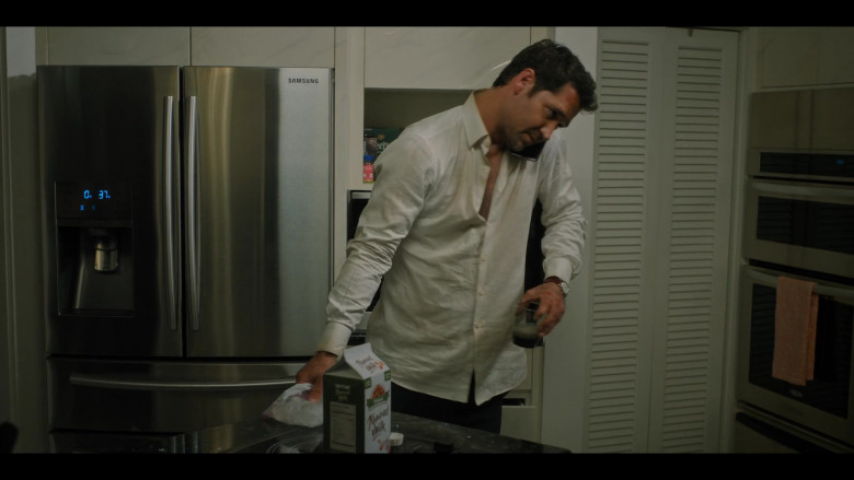 Samsung Refrigerator in The Lincoln Lawyer S01E10 The Brass Verdict (2)