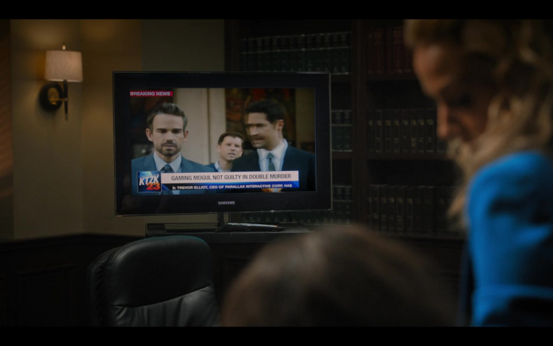 Samsung TV in The Lincoln Lawyer S01E10 The Brass Verdict (2022)