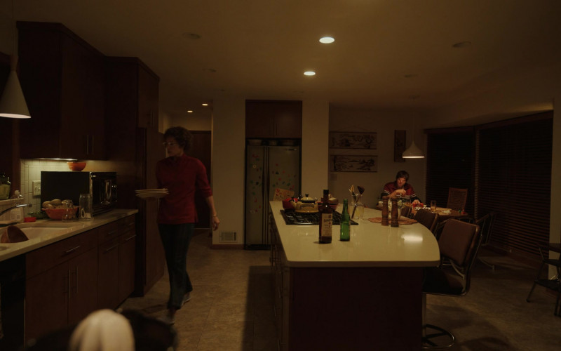 Seagram’s 7 Crown Whiskey in Candy S01E01 Hope in the darkness (2022)