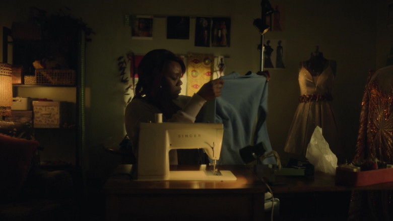 Singer Sewing Machine in 61st Street S01E03 Barefoot and Dangerous (2022)
