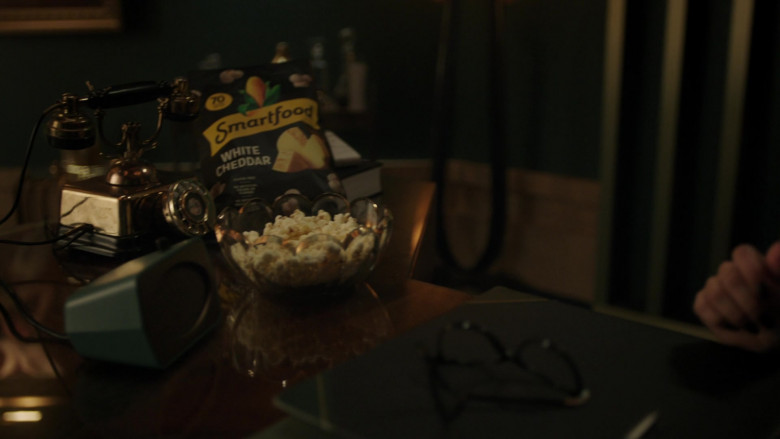 Smartfood White Cheddar Popcorn of Camila Mendes as Veronica Lodge in Riverdale S06E14 Chapter One Hundred and Nine Venomous (1)