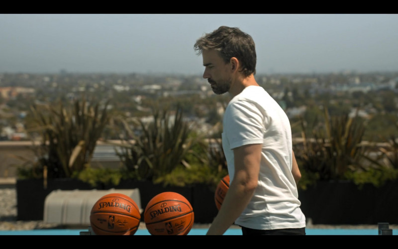Spalding Basketball in The Lincoln Lawyer S01E01 He Rides Again (1)