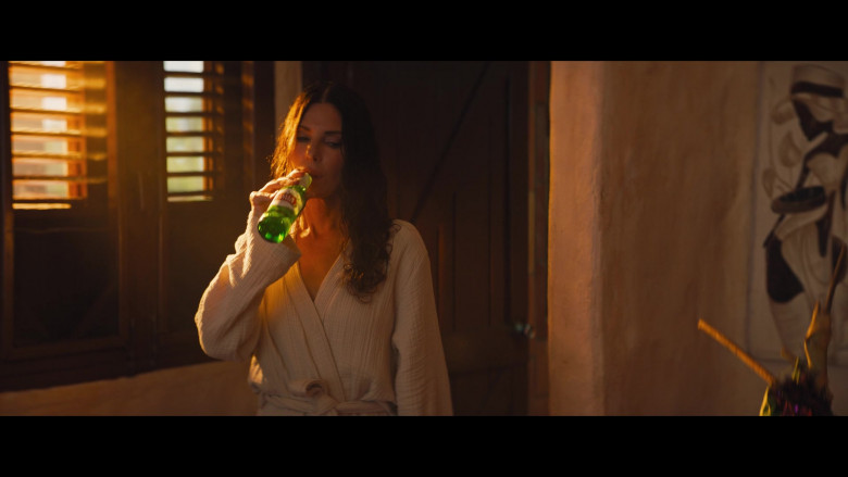 Stella Artois Beer Enjoyed by Sandra Bullock as Loretta Sage in The Lost City 2022 Movie (2)