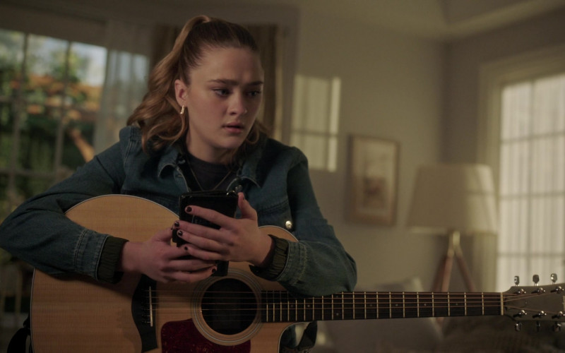 Taylor Guitar of Lizzy Greene as Sophie Dixon in A Million Little Things S04E19 "Out of Hiding" (2022)