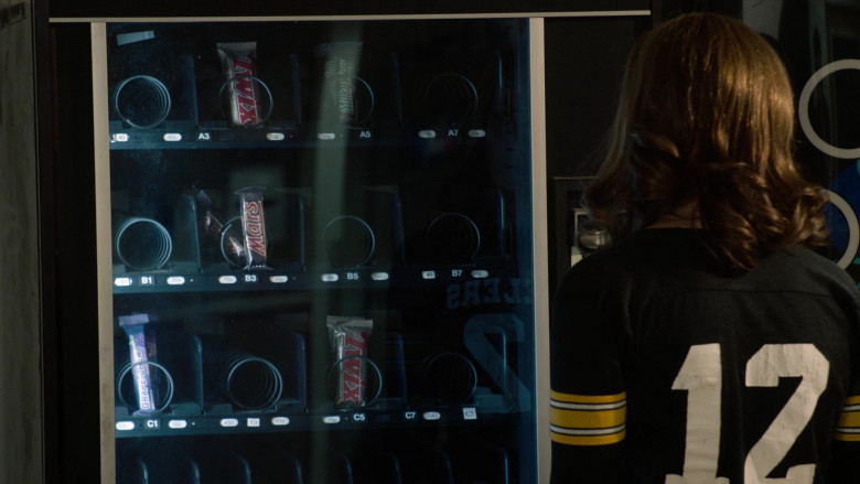 Twix, Milky Way and Mars Chocolate Bars in This Is Us S06E17 The Train (2022)