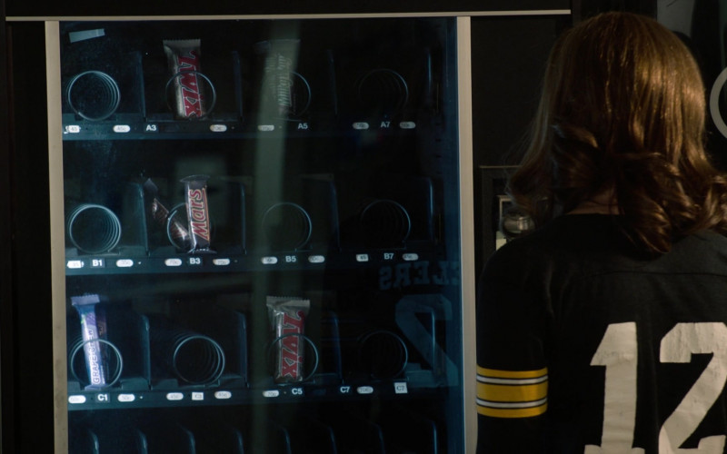 Twix, Milky Way and Mars Chocolate Bars in This Is Us S06E17 The Train (2022)