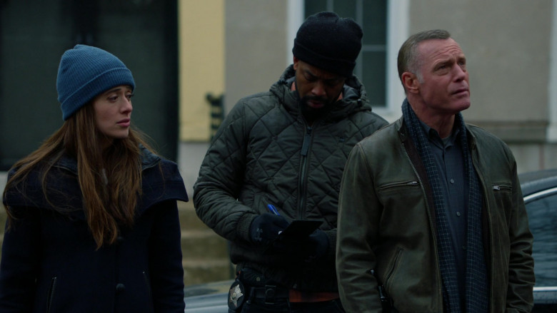 Under Armour Gloves in Chicago P.D. S09E20 Memory (1)