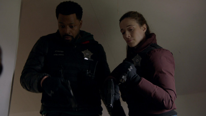Under Armour Gloves in Chicago P.D. S09E22 You and Me (2)