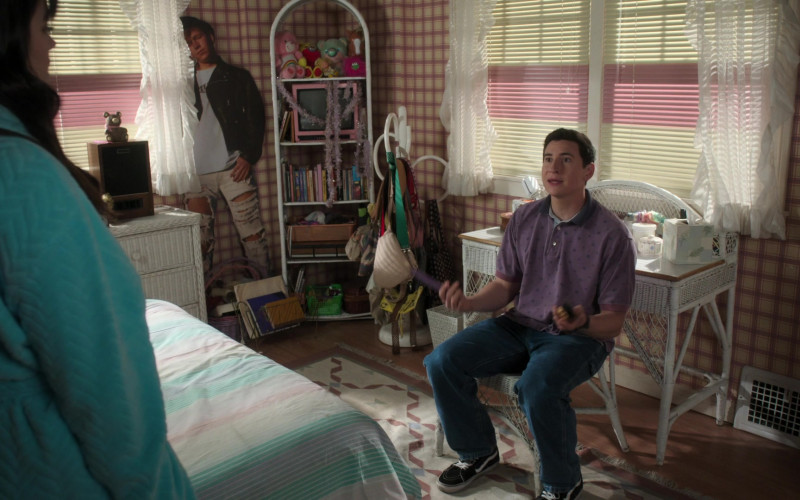 Vans Shoes of Sam Lerner as Geoff Schwartz in The Goldbergs S09E21 One Exquisite Evening With Madonna (2022)