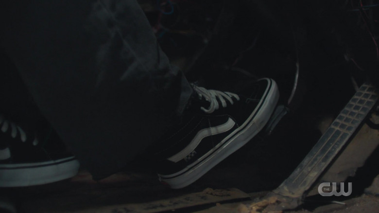 Vans Sneakers in Charmed S04E11 Divine Secrets of the O.G. Sisterhood (1)