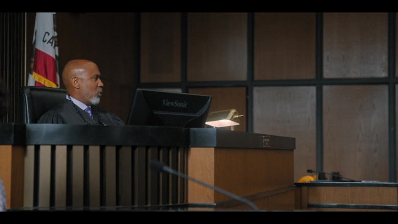 ViewSonic PC Monitor in The Lincoln Lawyer S01E08 The Magic Bullet Redux (2022)