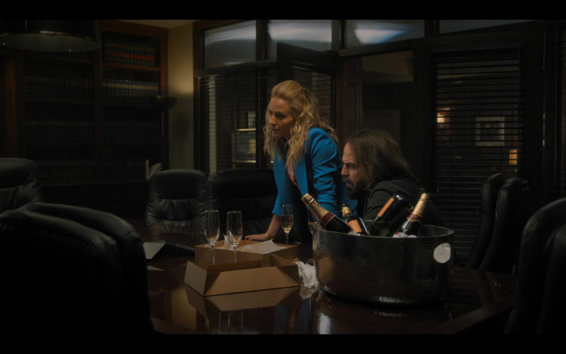 Welch’s Sparkling Juice in The Lincoln Lawyer S01E10 The Brass Verdict (2022)