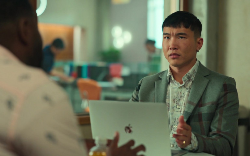 Apple MacBook Air Laptop of Joel Kim Booster in Loot S01E03 Hot Seat (2)